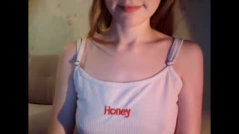 Snapshot of tinalamoon chatting on December 2, 7:14 am Lisa online show from December 2, 7:14 am