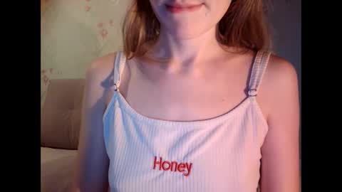 Snapshot of tinalamoon chatting on December 2, 11:12 am Lisa online show from December 2, 11:12 am