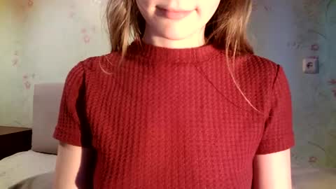 Snapshot of tinalamoon chatting on December 4, 7:06 am Lisa online show from December 4, 7:06 am