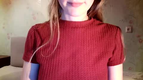 Snapshot of tinalamoon chatting on December 4, 12:14 pm Lisa online show from December 4, 12:14 pm