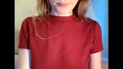 Snapshot of tinalamoon chatting on December 5, 8:22 am Lisa online show from December 5, 8:22 am