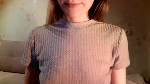 Snapshot of tinalamoon chatting on December 21, 1:36 am Lisa online show from December 21, 1:36 am