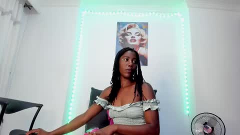 Snapshot of tinas_smith chatting on May 19, 1:17 pm tinas_smith online show from May 19, 1:17 pm