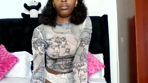 Snapshot of tinashe004 chatting on June 30, 11:11 am tinashe online show from June 30, 11:11 am