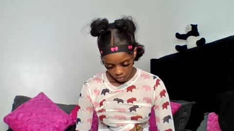 Snapshot of tinashe004 chatting on July 7, 5:39 pm tinashe online show from July 7, 5:39 pm