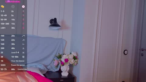 tinasiner online show from December 10, 2:50 pm