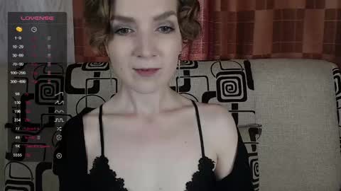 Snapshot of tinawincee chatting on June 7, 5:00 am Tina online show from June 7, 5:00 am