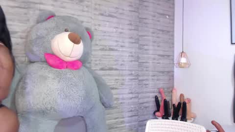 Snapshot of tinna__hottie chatting on May 5, 4:15 pm Tinna Goddess online show from May 5, 4:15 pm