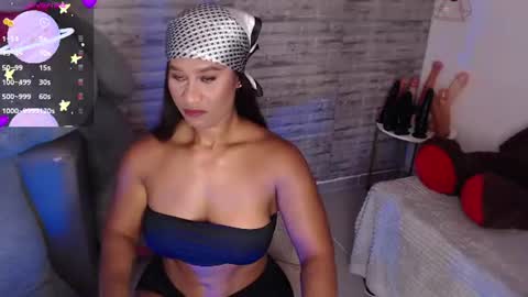 Snapshot of tinna__hottie chatting on June 19, 4:22 pm Tinna Goddess online show from June 19, 4:22 pm