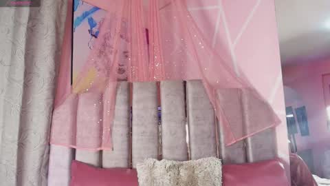 tinna noa online show from February 3, 2:53 am