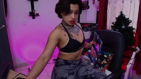 Snapshot of tinnadawson chatting on December 14, 7:14 pm I AM BELLA ----------- follow my IG TINNS 69 online show from December 14, 7:14 pm