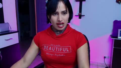 Snapshot of tinnadawson chatting on January 9, 2:22 am I AM BELLA ----------- follow my IG TINNS 69 online show from January 9, 2:22 am