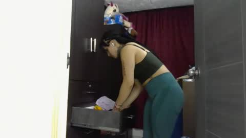 Snapshot of tinnadawson chatting on March 2, 1:58 am I AM BELLA ----------- follow my IG TINNS 69 online show from March 2, 1:58 am