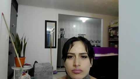 Snapshot of tinnadawson chatting on March 2, 5:01 am I AM BELLA ----------- follow my IG TINNS 69 online show from March 2, 5:01 am