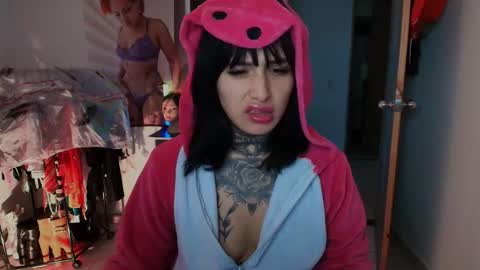 I AM BELLA  ----------- follow my  IG  TINNS 69 online show from February 11, 12:26 am