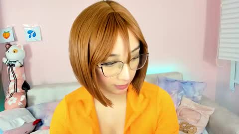 Snapshot of tiny_cora chatting on November 2, 4:20 pm tiny_cora online show from November 2, 4:20 pm
