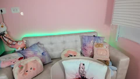 Snapshot of tiny_cora chatting on May 18, 4:35 pm tiny_cora online show from May 18, 4:35 pm