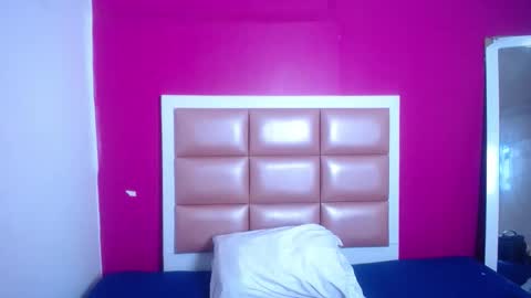 tiny_sarah1 online show from February 24, 7:39 am