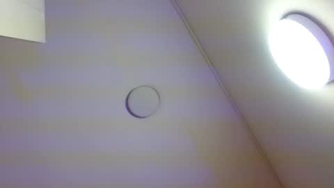 Snapshot of tiny_tay chatting on February 9, 11:47 am tiny_tay online show from February 9, 11:47 am