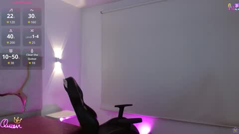 Snapshot of tiny_tay chatting on February 24, 11:41 am tiny_tay online show from February 24, 11:41 am