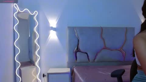 Snapshot of tiny_tay chatting on March 1, 1:35 pm tiny_tay online show from March 1, 1:35 pm