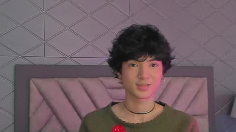 Snapshot of tiny_thomm chatting on June 3, 5:43 am Thomm Independent Model online show from June 3, 5:43 am
