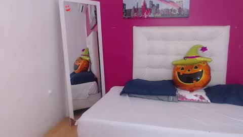 Snapshot of tiny_whore18 chatting on November 15, 10:12 am tiny_whore18 online show from November 15, 10:12 am