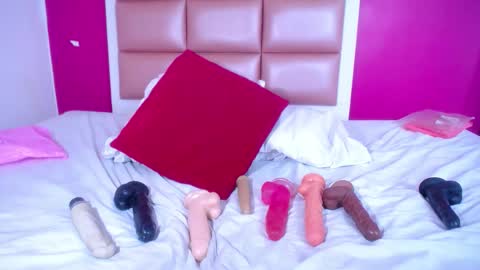 Snapshot of tiny_whore18 chatting on December 13, 7:53 pm tiny_whore18 online show from December 13, 7:53 pm