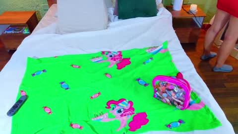 tiny_whore18 online show from April 4, 8:34 am