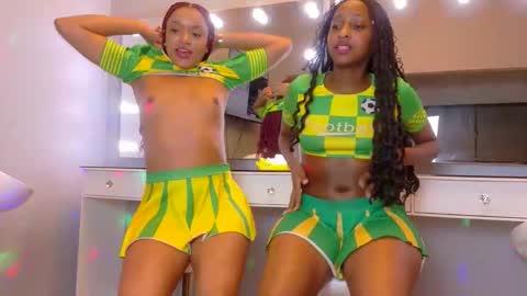 Snapshot of tinycasey18 chatting on March 28, 12:54 am Tip us ask our names online show from March 28, 12:54 am