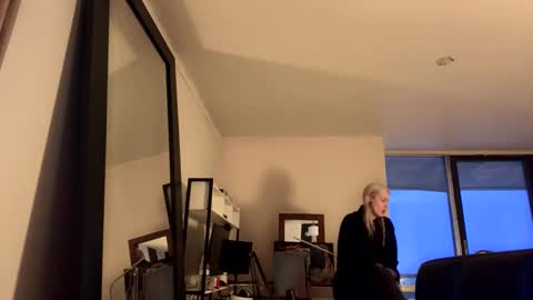 stage Kylie Sinner  brand CLITBAIT online show from February 16, 9:48 pm