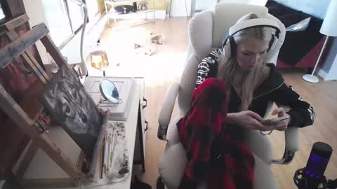 stage Kylie Sinner  brand CLITBAIT online show from February 19, 4:55 pm