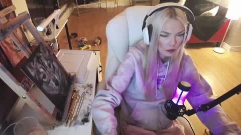 stage Kylie Sinner  brand CLITBAIT online show from February 23, 11:58 pm