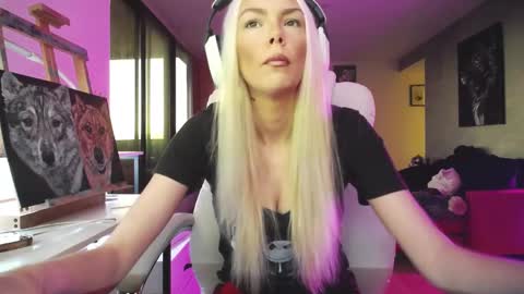 stage Kylie Sinner  brand CLITBAIT online show from October 24, 9:33 pm