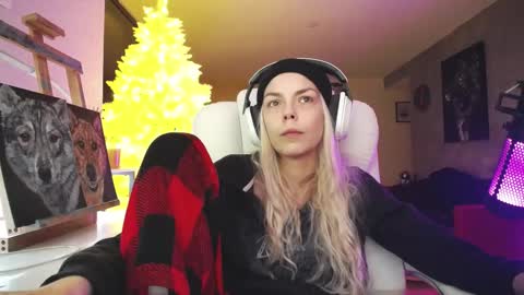 stage Kylie Sinner  brand CLITBAIT online show from November 20, 4:12 am