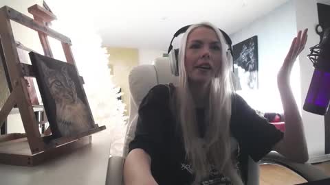 stage Kylie Sinner  brand CLITBAIT online show from February 10, 8:35 pm