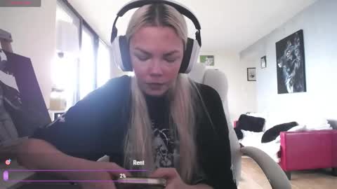 stage Kylie Sinner  brand CLITBAIT online show from May 31, 10:22 pm