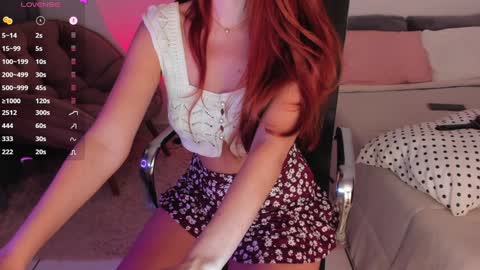 Snapshot of tinylittlesecret chatting on December 26, 3:38 am Giulia online show from December 26, 3:38 am