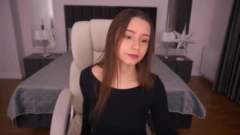 tinynataliee online show from December 15, 2:38 am