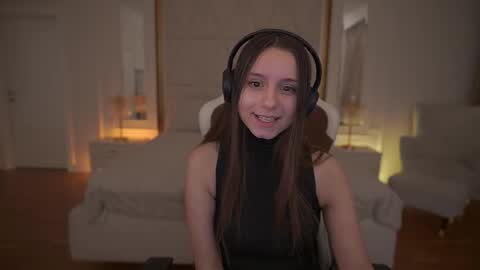 tinynataliee online show from March 2, 4:36 am