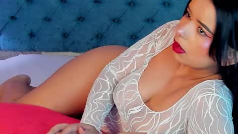 Snapshot of tinyrosee chatting on March 3, 8:37 pm Tinnyrose online show from March 3, 8:37 pm