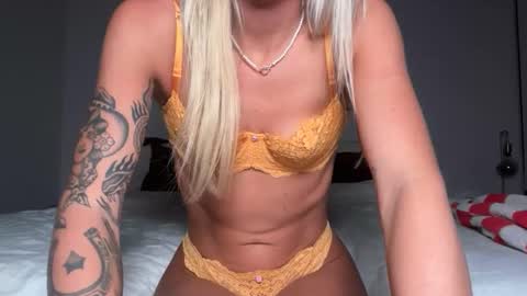 Snapshot of tinytayy chatting on June 5, 4:30 am tinytayy online show from June 5, 4:30 am