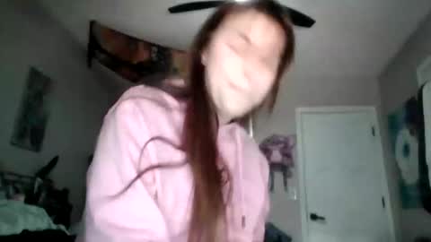 Snapshot of tinytittiexx chatting on April 23, 6:32 pm tinytittiexx online show from April 23, 6:32 pm