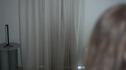 Snapshot of tinyxstar chatting on November 9, 11:52 am Lili online show from November 9, 11:52 am