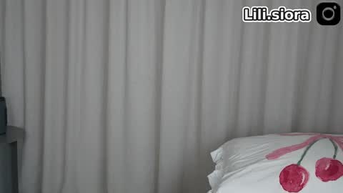 Lili online show from March 5, 4:03 pm