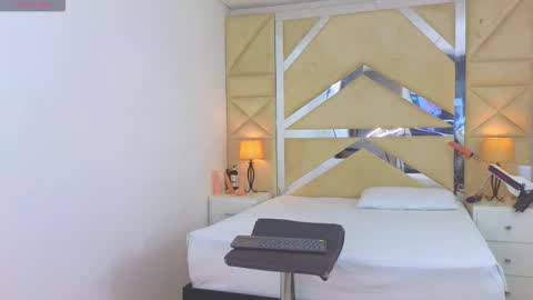 Tiphani Walker online show from November 28, 11:18 pm