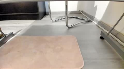 Snapshot of tired33 chatting on December 18, 6:35 pm Anna online show from December 18, 6:35 pm