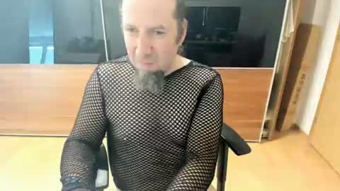 Snapshot of tirolerboy27 chatting on June 25, 12:09 pm Tirolerboy27 online show from June 25, 12:09 pm