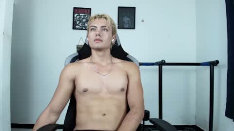 Snapshot of titan_fitness chatting on June 22, 5:15 am Kevin online show from June 22, 5:15 am
