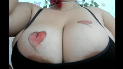 Snapshot of titsbiglili chatting on February 14, 1:29 pm LILI online show from February 14, 1:29 pm